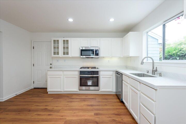 Property Photo:  3 Bay Landing  CA 94401 