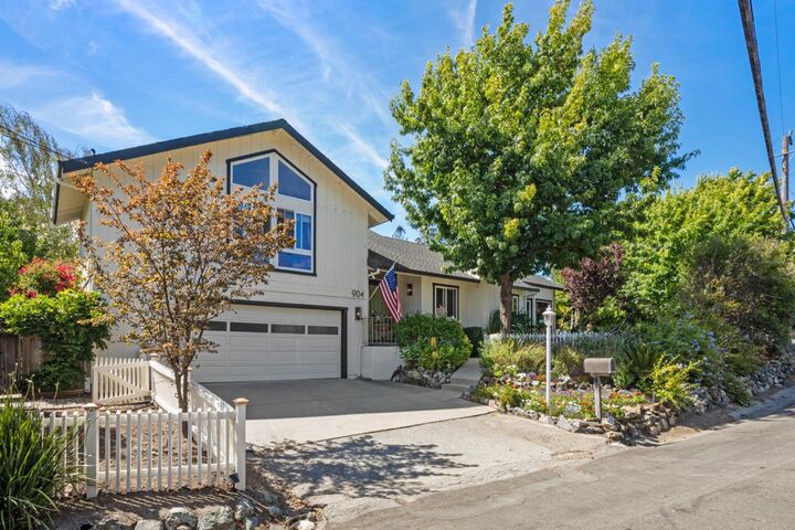 Property Photo:  904 Lakeview Way  CA 94062 
