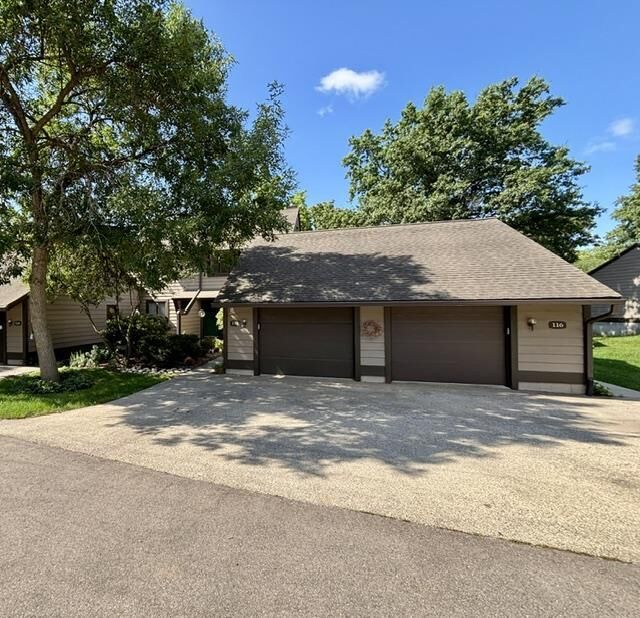 Property Photo: 118 Glenview Court 2 WI 53548