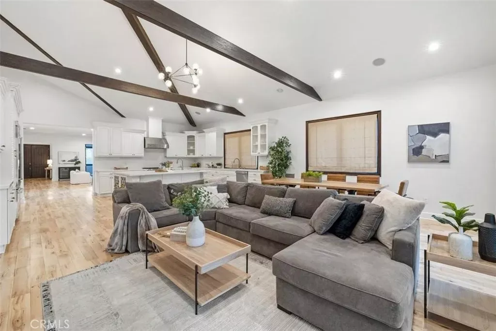 Property Photo:  22953 Oxnard Street  CA 91367 