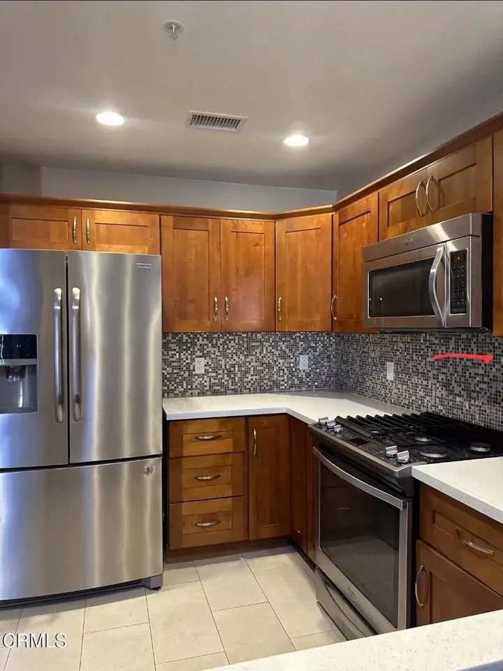 Property Photo:  727 Kingfisher Way  CA 93030 