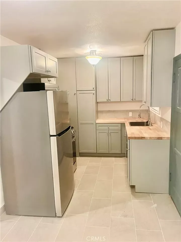 Property Photo:  5758 Vineland Avenue  CA 91601 