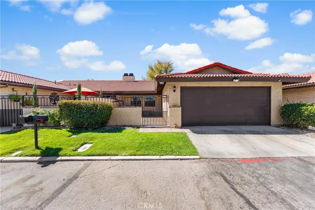 Property Photo:  1152 E Avenue J12  CA 93535 