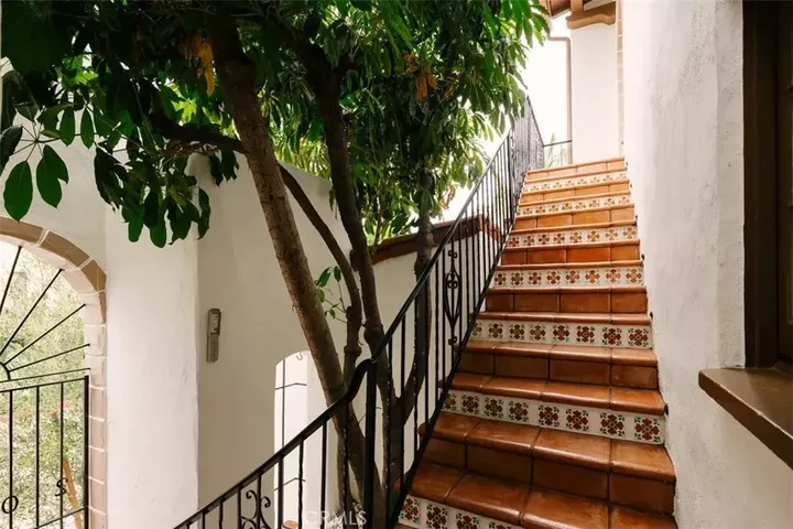 Property Photo: 2050 N Las Palmas Avenue CA 90068