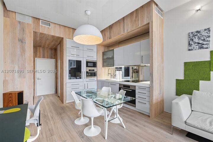 Property Photo:  2001 Meridian Ave 518  FL 33139 