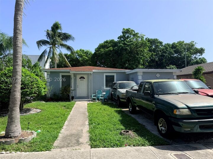 Property Photo: 512 Independence Rd FL 33405