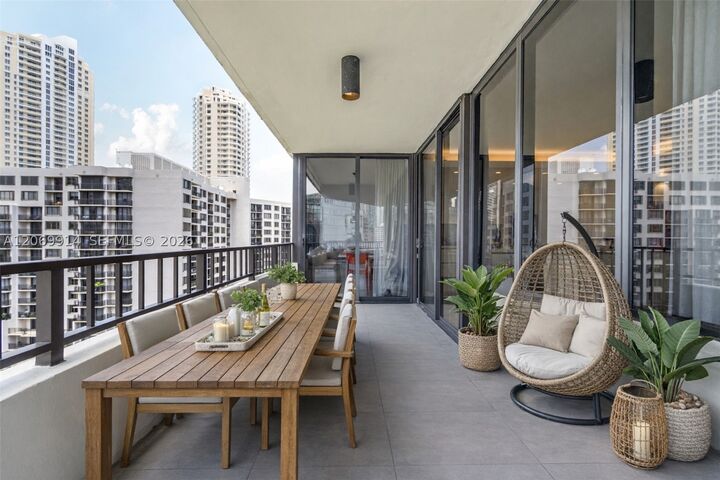 Property Photo: 520 Brickell Key Dr A1421 FL 33131