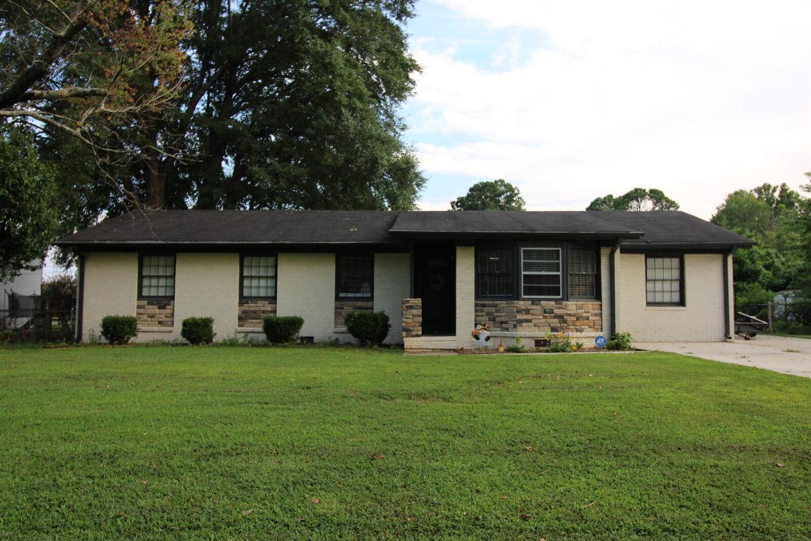 Property Photo:  305 Robinson Rd SW  AL 35601 