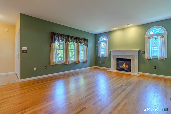 Property Photo: 160 Hawthorne Drive 160 CT 06037