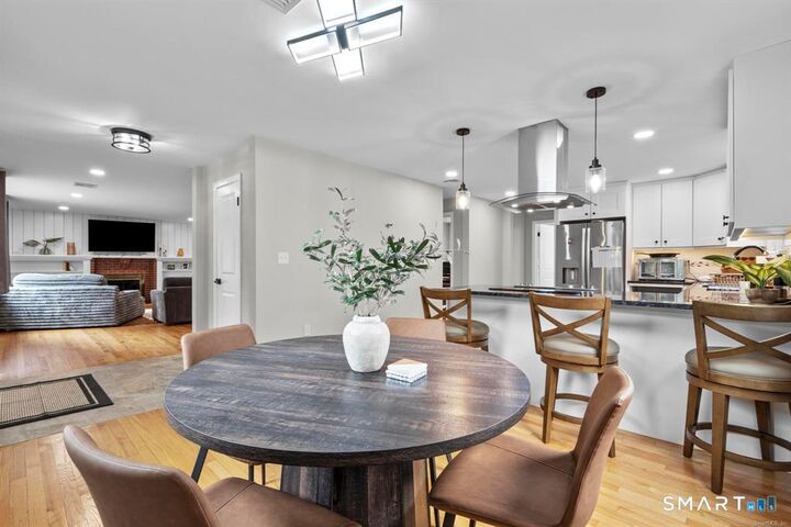 Property Photo:  40 Rolling Ridge Road  CT 06477 