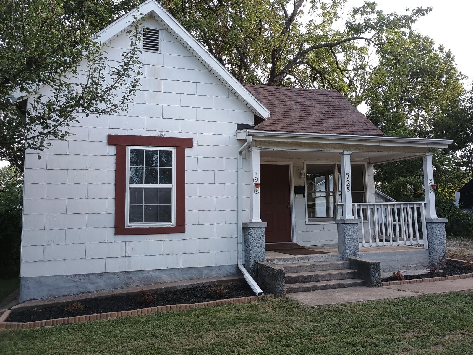 Property Photo: 725 W Chicago Street MO 65803