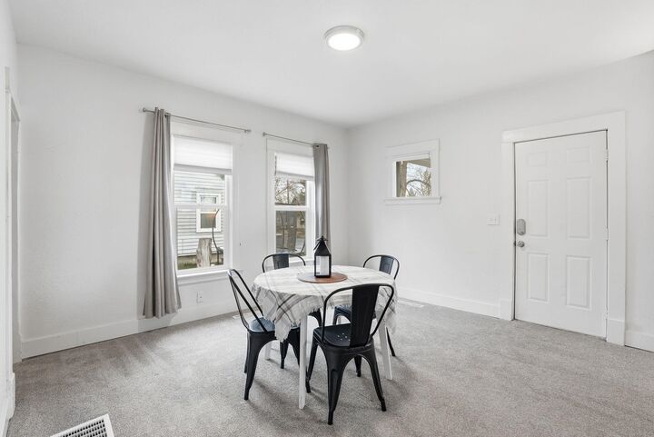Property Photo:  1208 W Providence Ave  WA 99205 