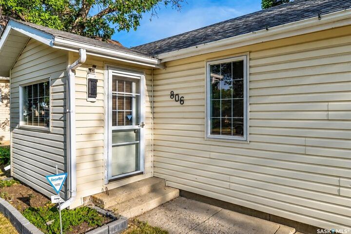 Property Photo: 806 Stadacona Street W SK S6H 2A6