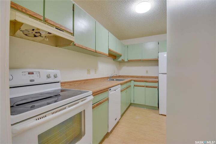 Property Photo:  375 Kingsmere Boulevard 101  SK S7J 4J6 