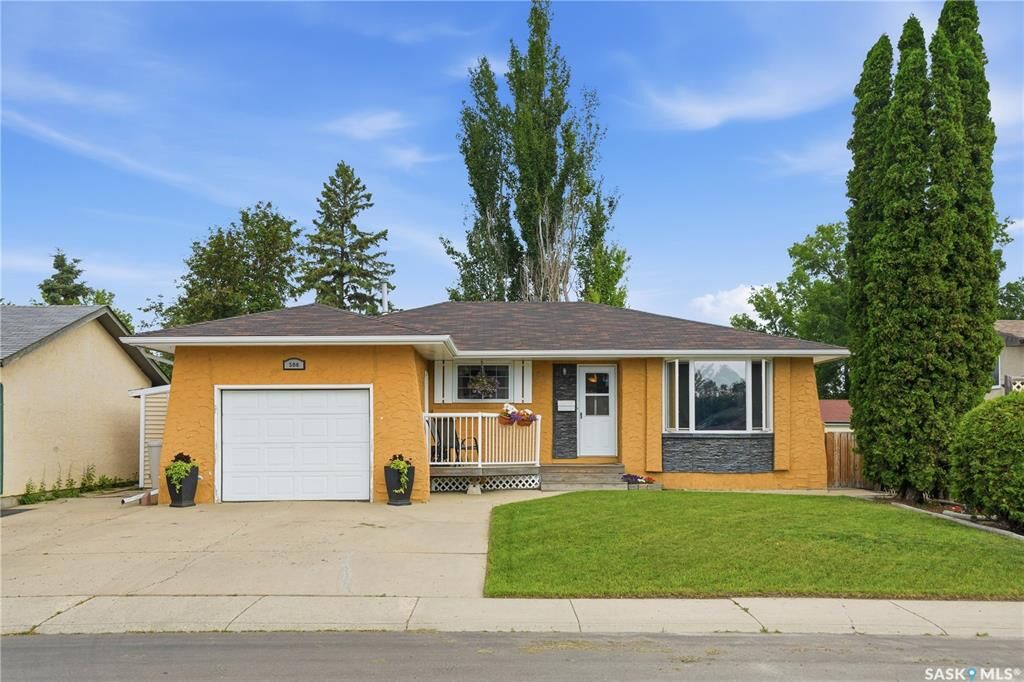 Property Photo:  506 Fisher Crescent  SK S7L 5E5 