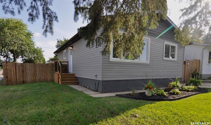 Property Photo: 3303 Miyo-Wâhkôhtowin Road SK S7L 4M2