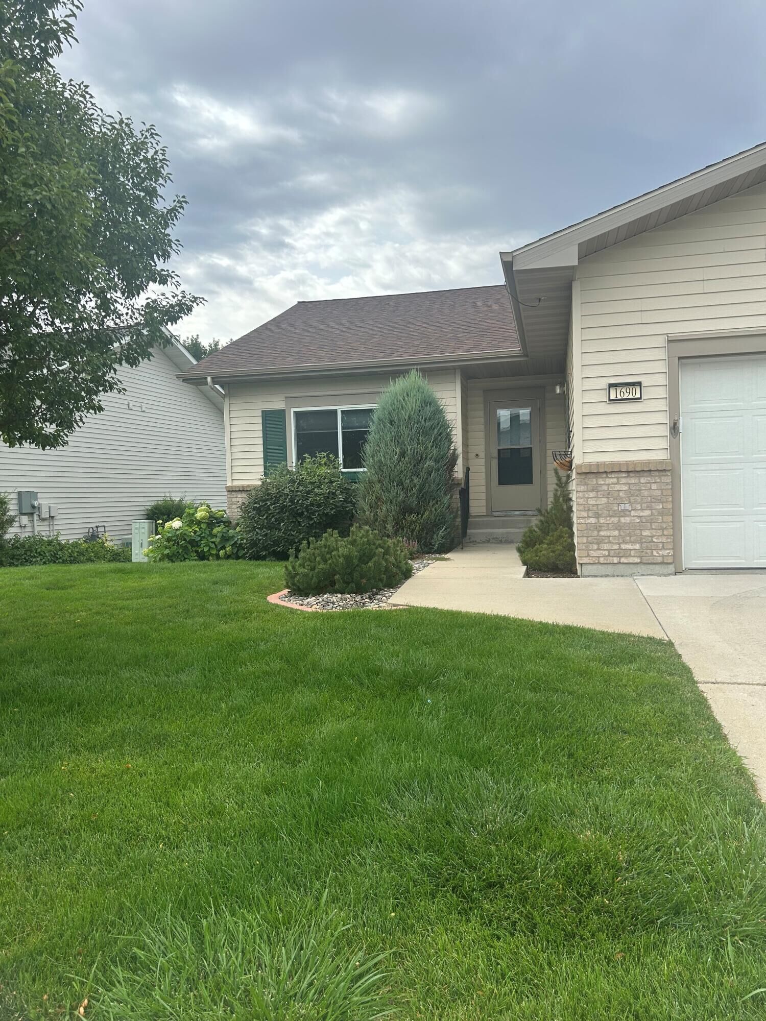 Property Photo:  1690 Pond View Court  WY 82801 