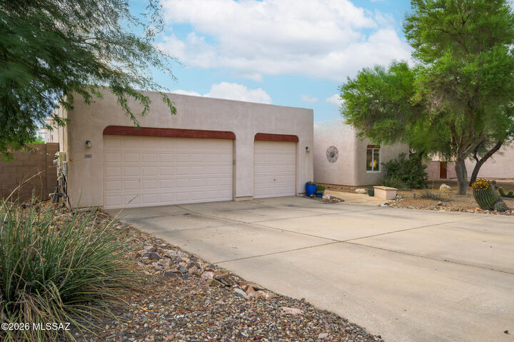 Property Photo:  13992 S Broken Spoke  AZ 85641 