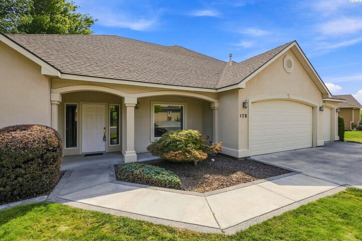 Property Photo:  173 Mattis Dr  WA 99352-7500 