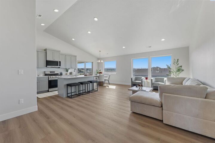 Property Photo: 2946 S Osborne St WA 99338