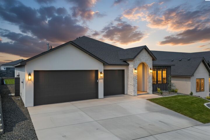 Property Photo:  3009 Whitesage Ave  WA 99352 