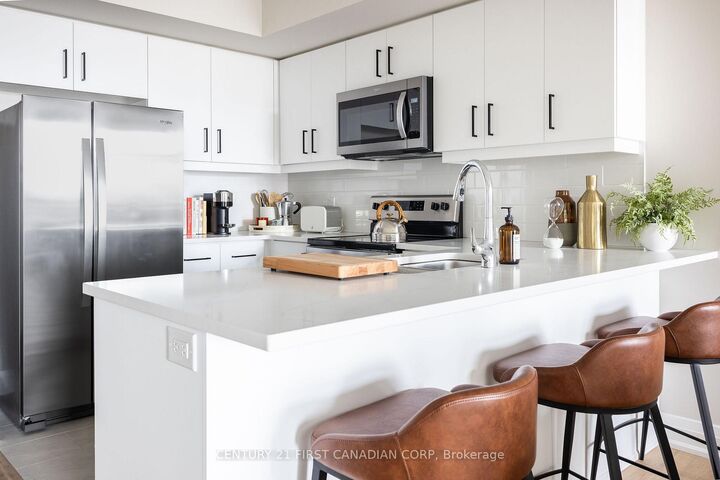 Property Photo:  4286 King Street 1008  ON N2P 2E9 