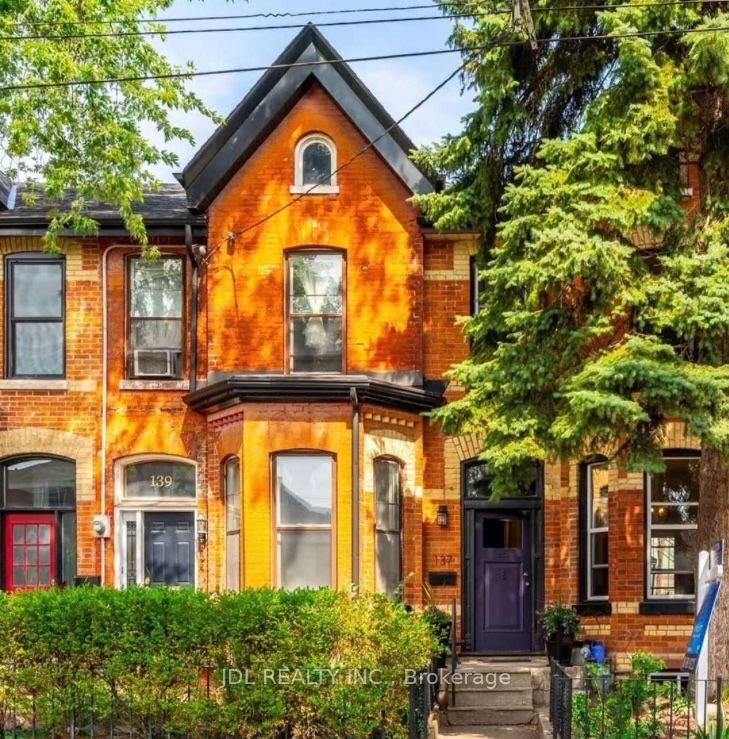 Property Photo:  137 Denison Ave Avenue Suite A 2nd Floor  ON M5T 2N2 