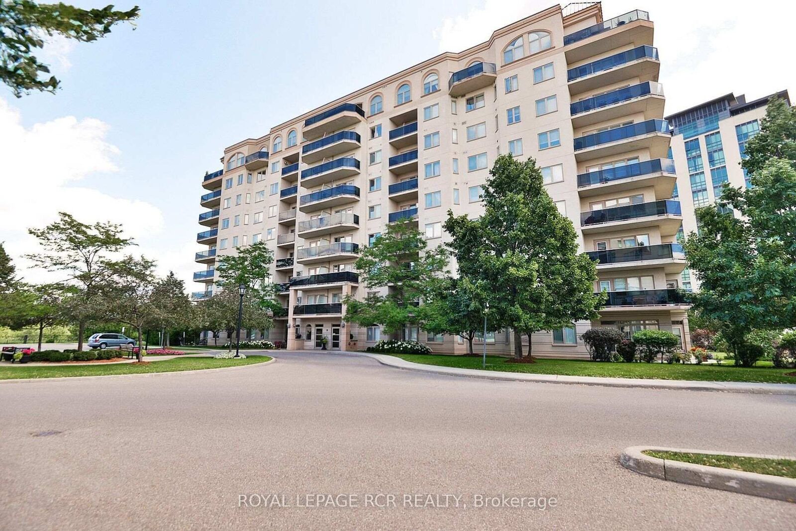Property Photo: 10 Dayspring Circle S 304 ON L6P 1B9