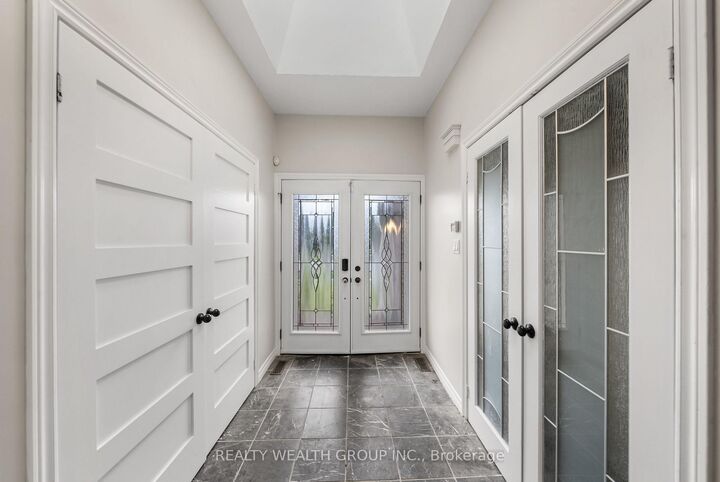 Property Photo: 514 Grove Street E ON L4M 5Z2