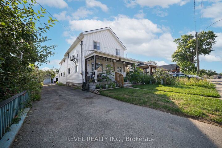 Property Photo:  20 Fair Avenue Upper  ON N3S 2M5 