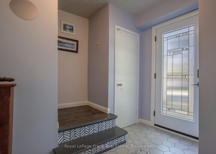 Property Photo: 34 Northlin Park Road ON K9V 4P3