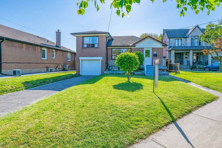 Property Photo: 4 Harris Park Drive ON M1L 2Z9