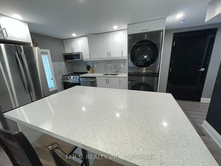 Property Photo:  26 Hillcrest Avenue 2  ON L6W 1Y8 