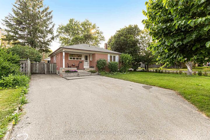 58 Billingsgate Crescent — photo 1
