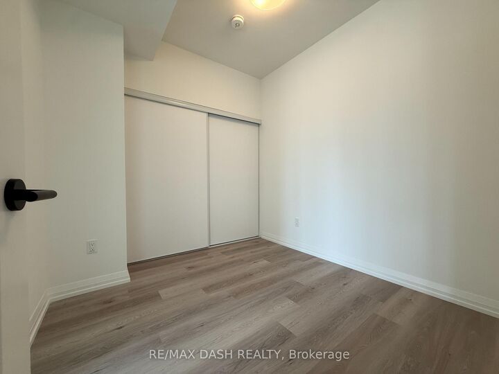 Property Photo:  280 Dundas Street W 2709  ON M5T 0E3 
