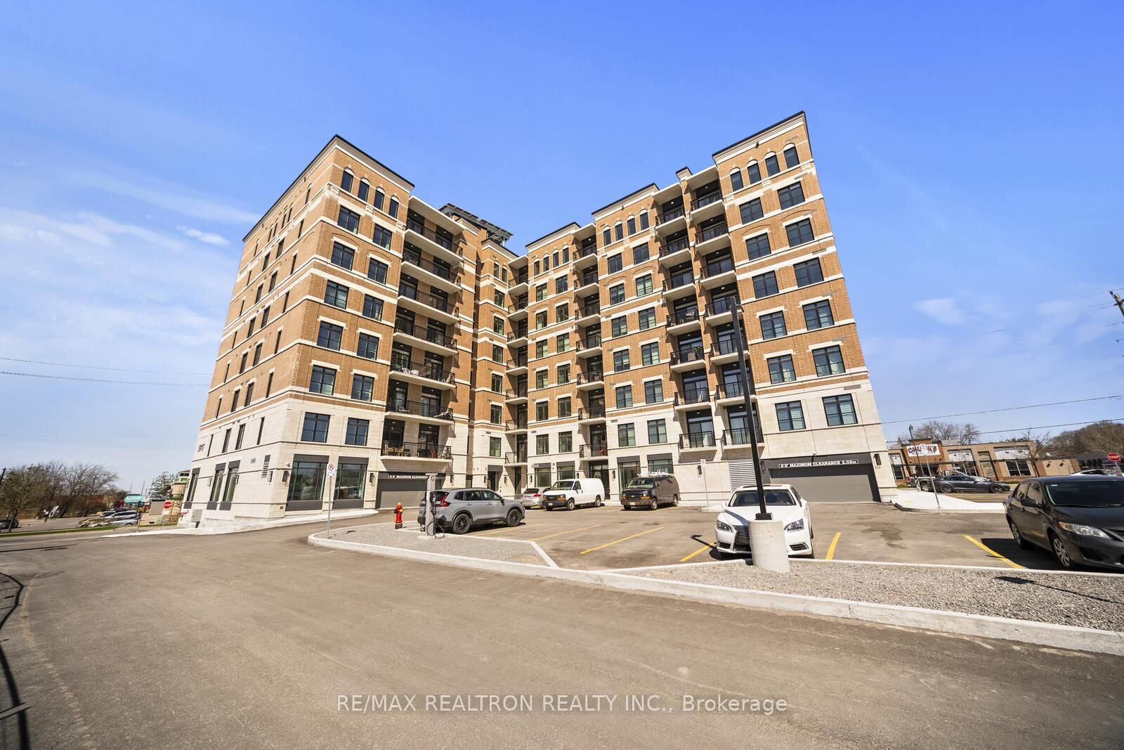 Photo de la propriété:  5917 Main Street Ph811  ON L4A 5G4 