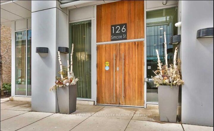 Property Photo: 126 Simcoe Street 2209 ON M5H 4E6