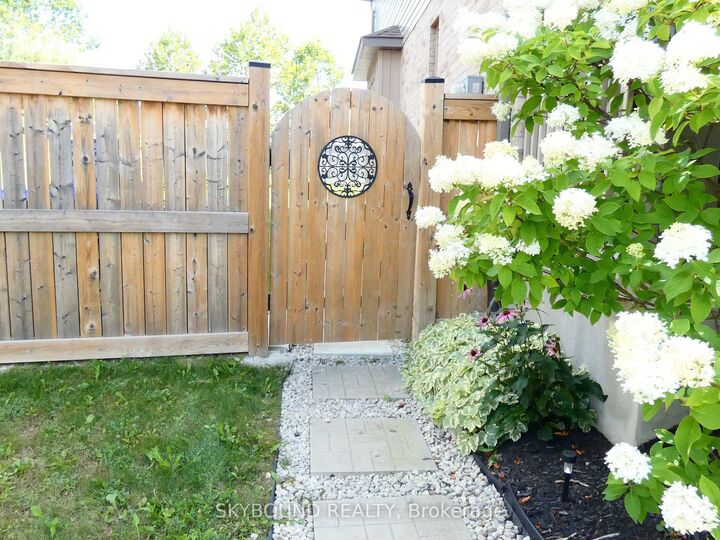 Photo de la propriété: 199 Hutchinson Drive ON L9R 0P9