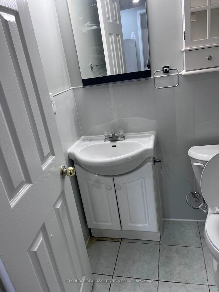 Property Photo:  3141 Turbine Crescent Basement  ON L5M 6W1 