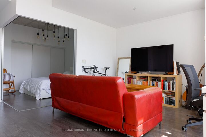 Property Photo:  1205 Queen Street W 412  ON M6K 0B9 