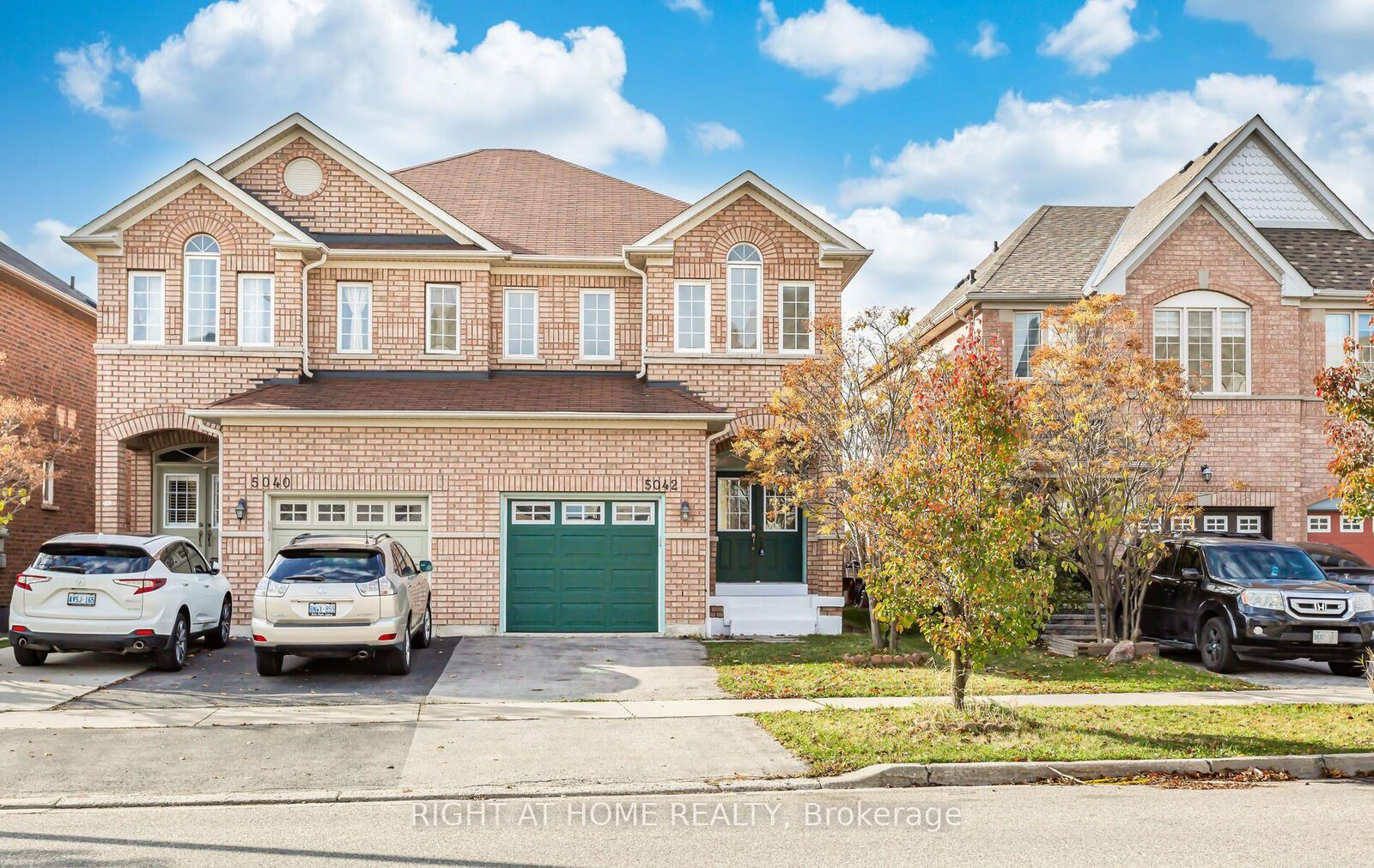 Property Photo: 5042 Oscar Peterson Boulevard ON L5M 7W3