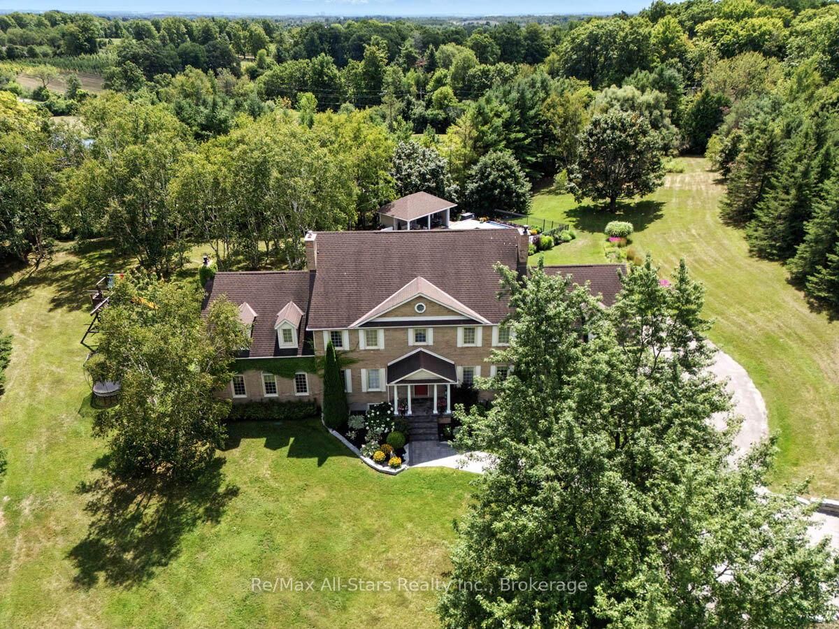 Property Photo: 136 Wintergreen Court ON L9L 2B1