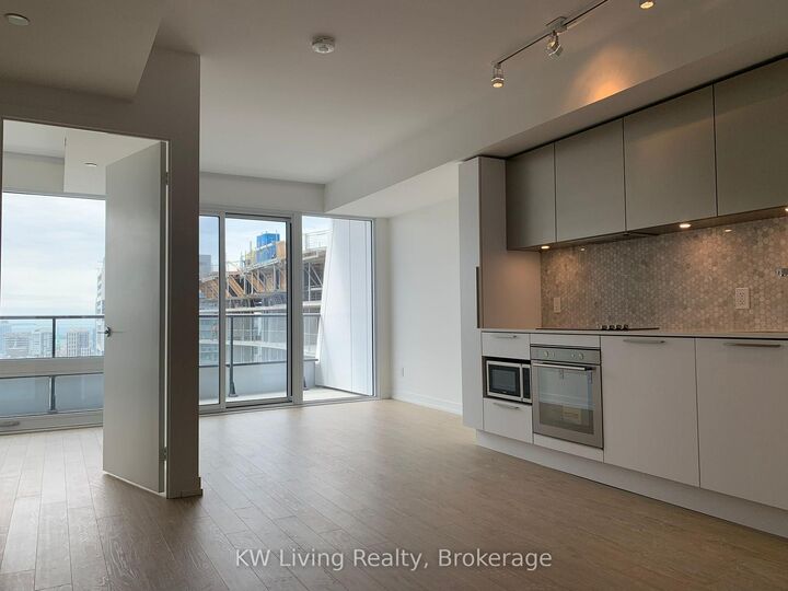 Property Photo: 85 Wood Street 3217 ON M4Y 0E8
