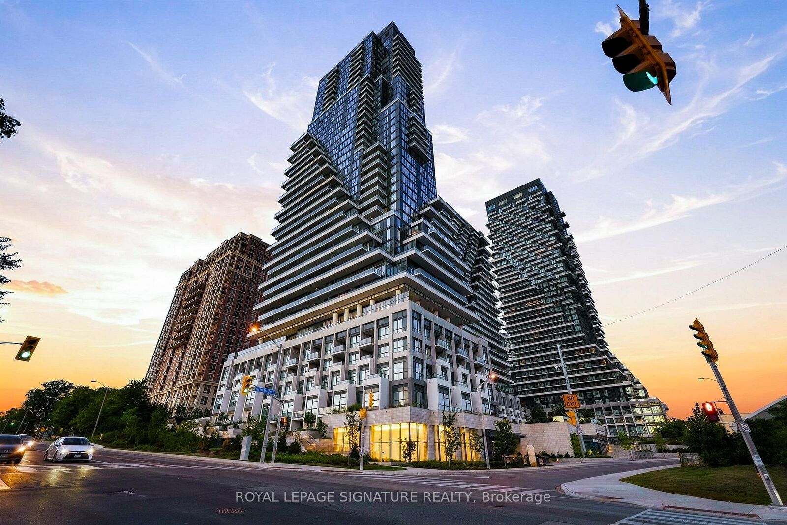 Photo de la propriété: 10 Inn On The Park Drive 2709 ON M3C 0P9