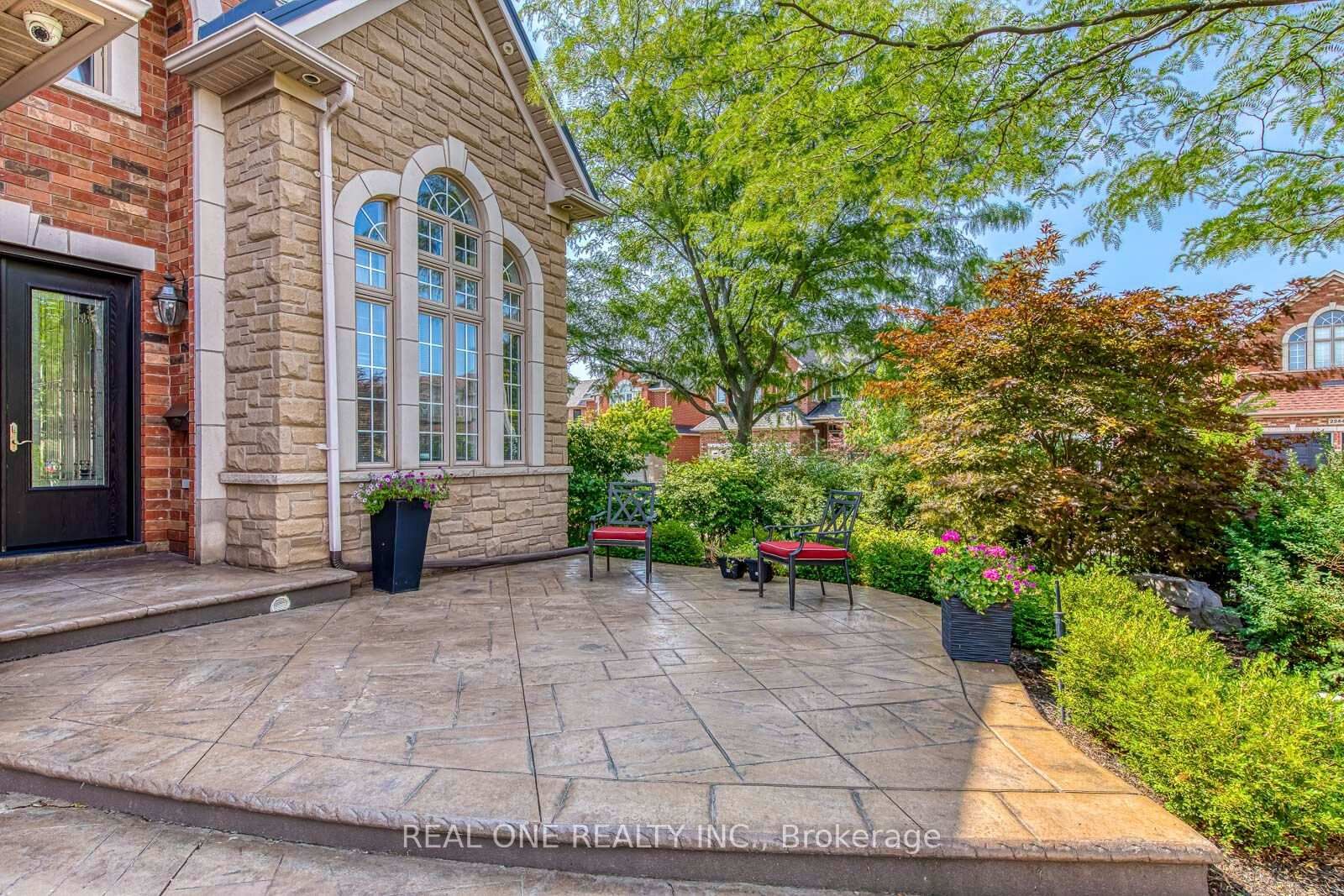 Property Photo: 2298 Salcome Drive ON L6H 7N2
