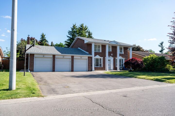 Property Photo: 8 River View Drive ON L6W 2E5