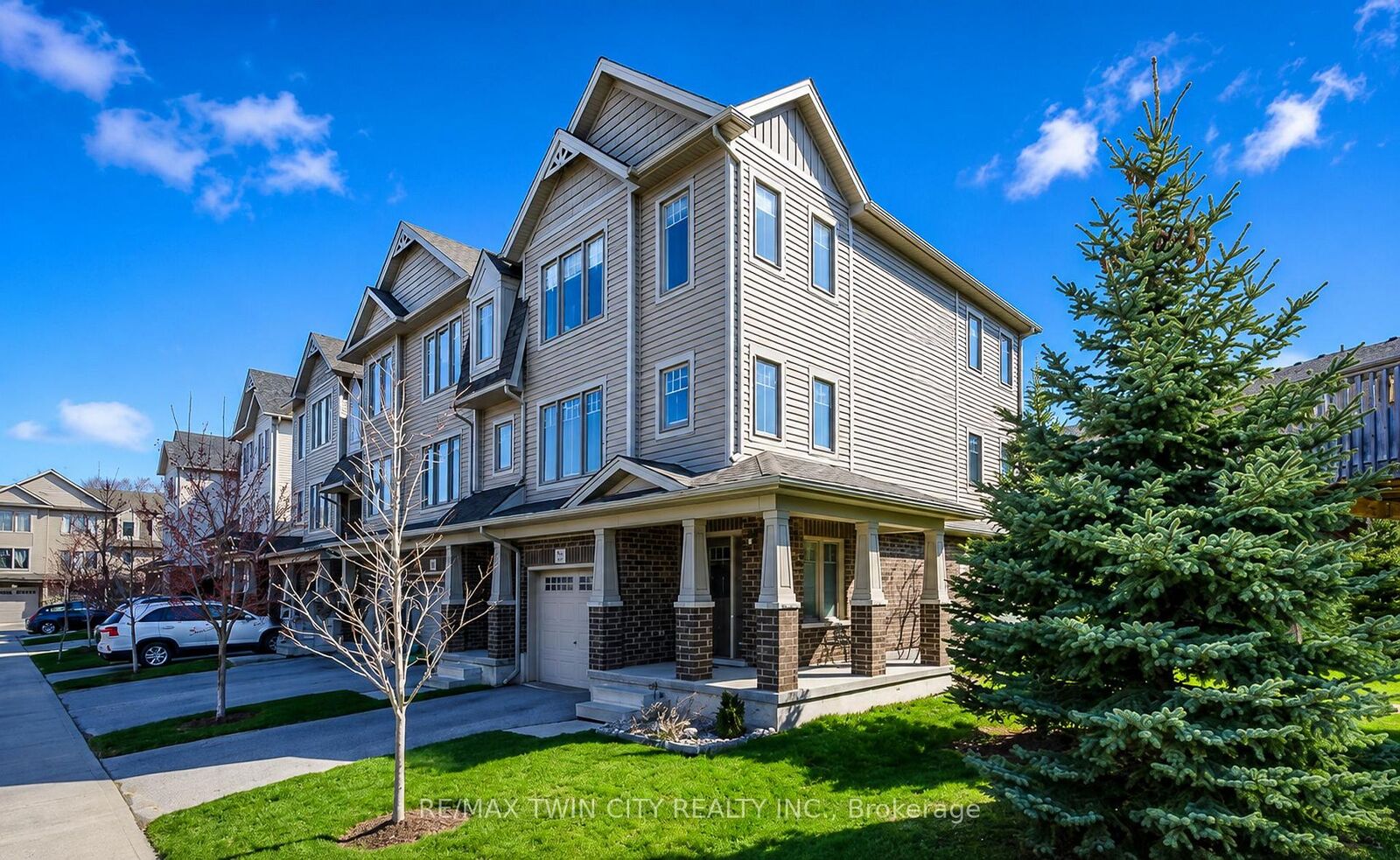 Property Photo: 750 Lawrence Street 86 ON N3H 4A9