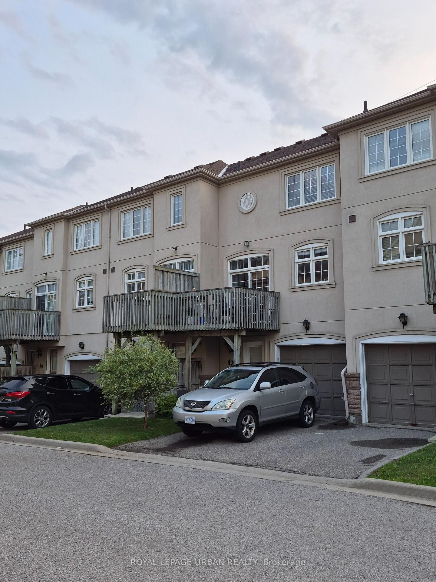 Property Photo:  10 Post Oak Drive 47  ON L4E 4H7 