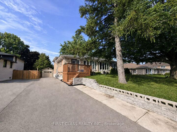 1323 Redbank Crescent — photo 1