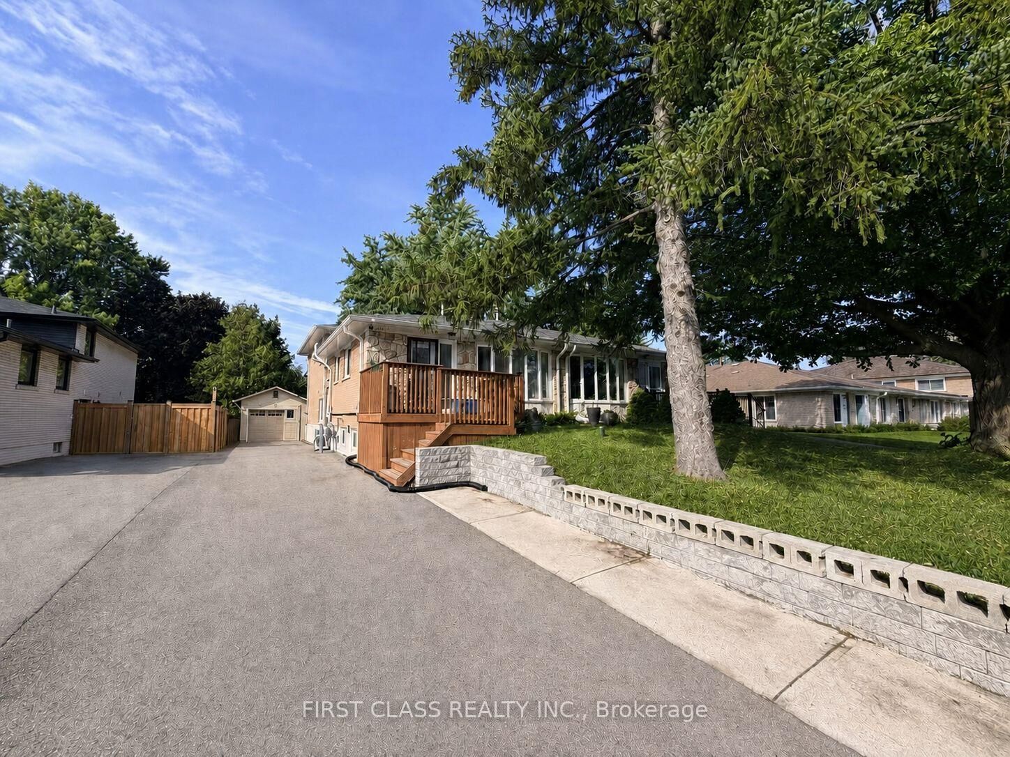 Property Photo: 1323 Redbank Crescent ON L6H 1Y4